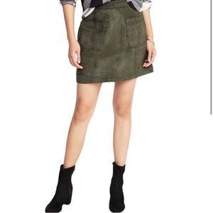 Old Navy | Faux Suede Mini Skirt in Hunter Green | Size 2